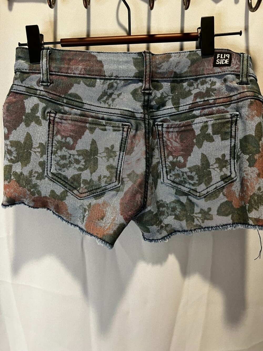 🌸 Flip Side Reversible Denim Floral Shorts - Junior Size 3 🌸 - Picture 2 of 4